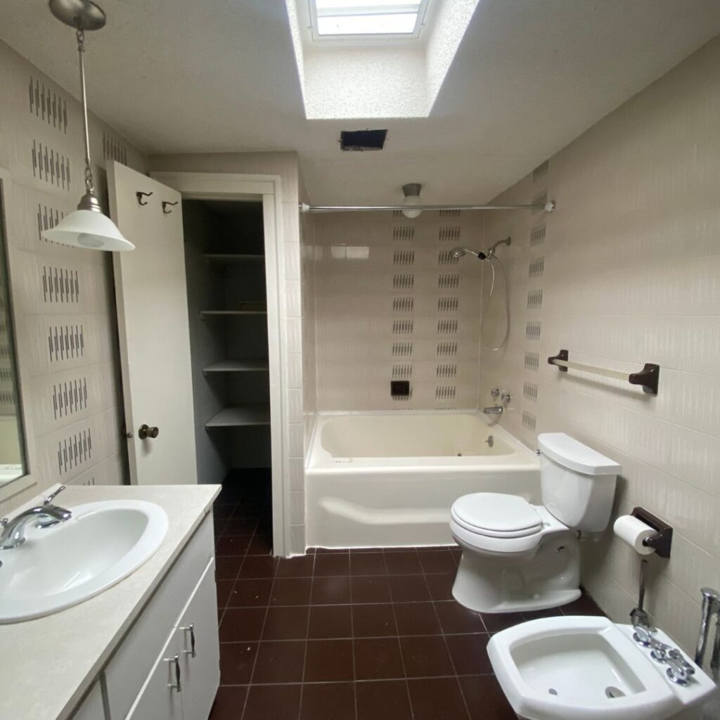 Minneapolis Duplex Remodel Owner's Suite Bathroom - Before Photo